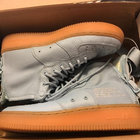 Nike SF AF1 Mid Sneakers - Picture 2 of 8